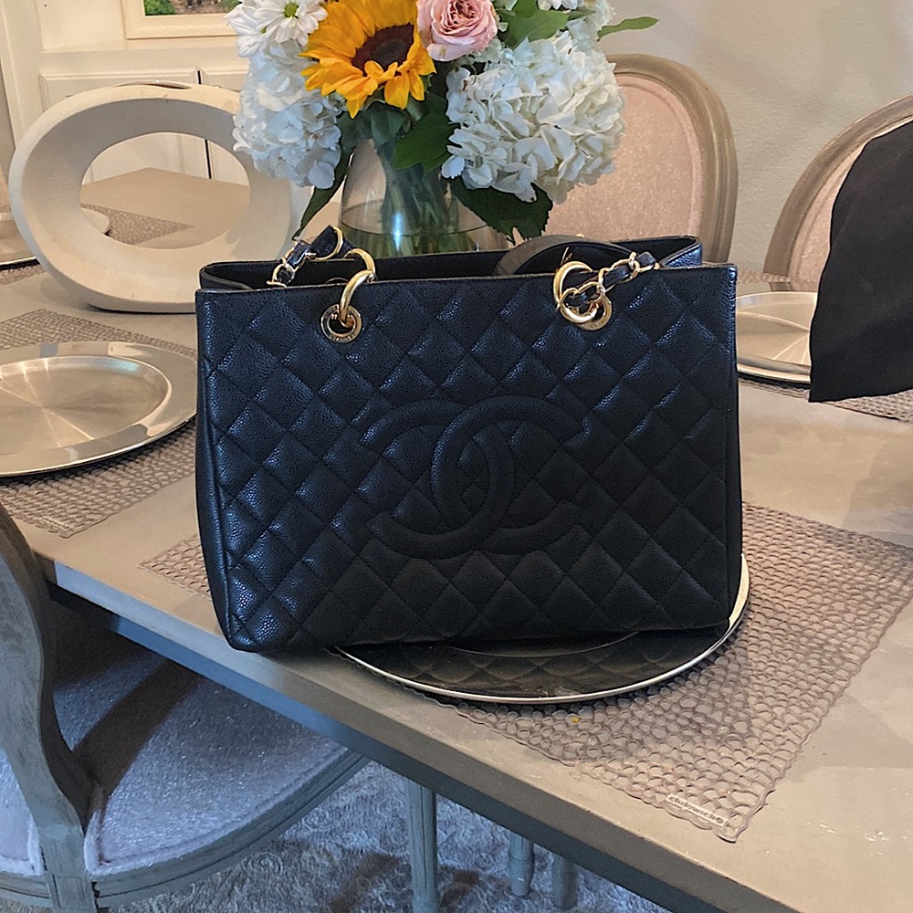 Beautiful black Chanel tote in Caviar leather